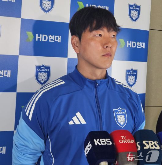 울산 HD 김영권이 동계훈련 출국 전 인터뷰를 하고 있다. /뉴스1 ⓒ 뉴스1 김도용 기자