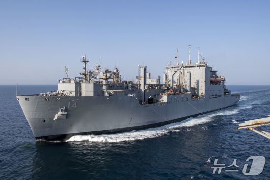 미 해군 7함대 소속 'USNS 세사르 차베즈'함의 항해 모습(미 해군 해상수송사령부 제공)