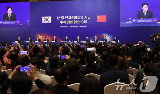 이재명 대통령이 7일 중국 상하이 국제회의중심에서 열린 한·중 벤처스타트업 서밋에서 발언하고 있다. 2026.1.7/뉴스1 ⓒ News1 허경 기자