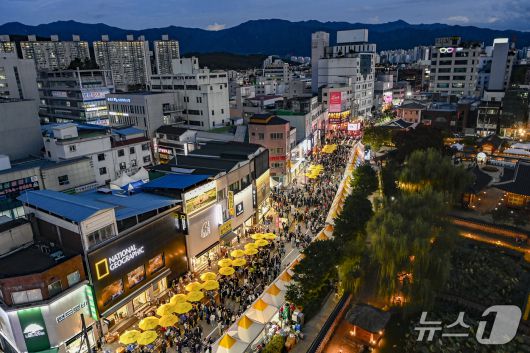 '2025 원주만두축제' 현장. (원주시 제공. 재판매 및 DB금지) 2026.1.7/뉴스1