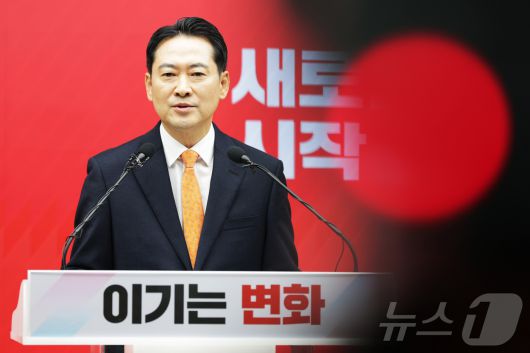 장동혁 국민의힘 대표가 7일 서울 여의도 중앙당사에서 열린 긴급기자회견에서 당 쇄신안 등을 발표하고 있다. (공동취재) 2026.1.7/뉴스1 ⓒ News1 이승배 기자