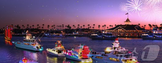 크리스마스 보트 퍼레이드(뉴포트비치관광청 제공)