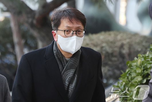 박대준 전 쿠팡 대표가 8일 오후 서울 마포구 서울경찰청 공공범죄수사대에 참고인 조사를 받기 위해 출석하고 있다.  2026.1.8/뉴스1 ⓒ News1 박지혜 기자