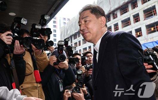 김병기 더불어민주당 전 원내대표가 12일 서울 여의도 민주당사에서 열리는 윤리심판원 회의에 출석하고 있다. 2026.1.12/뉴스1 ⓒ News1 김도우 기자