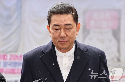 김병기 더불어민주당 전 원내대표가 12일 서울 여의도 민주당사에서 열리는 윤리심판원 회의에 출석하고 있다. 2026.1.12/뉴스1 ⓒ News1 김도우 기자