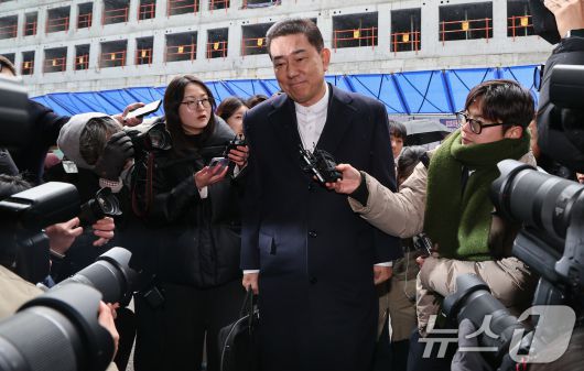 김병기 더불어민주당 전 원내대표가 12일 서울 여의도 민주당사에서 열리는 윤리심판원 회의에 출석하고 있다. 2026.1.12/뉴스1 ⓒ News1 김도우 기자