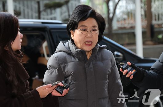 이혜훈 초대 기획예산처 장관 후보자가 지난 9일 오전 서울 중구 예금보험공사에 마련된 인사청문회 준비 사무실로 출근하며 취재진의 질문에 답하고 있다. 2026.1.9/뉴스1 ⓒ News1 임세영 기자