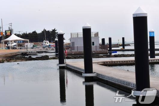 준공된지 2년째인 경북 포항시 남구 형산강 마리나계류장이 방치돼 있다. 포항시의회는 정책 결정 등을 문제 삼아 지난 7월 감사원에 공익감사를 청구했다. ⓒ News1 최창호 기자