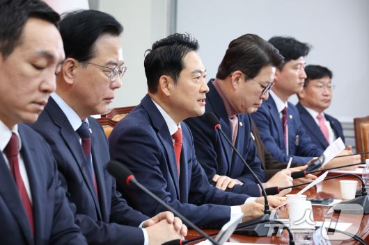 장동혁 국민의힘 대표가 15일 서울 여의도 국회에서 열린 최고위원회의에서 발언하고 있다. 2026.1.15/뉴스1 ⓒ News1 신웅수 기자