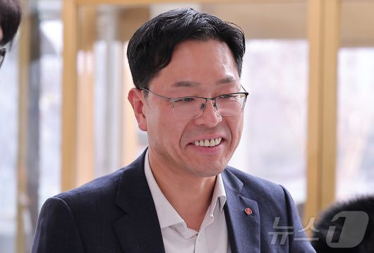 주우현 롯데케미칼 첨단소재사업 대표이사가 15일 서울 송파구 롯데월드타워에서 열리는 2026 상반기 롯데 VCM(Value Creation Meeting, 사장단회의)에 참석하고 있다. 2026.1.15/뉴스1 ⓒ News1 김성진 기자