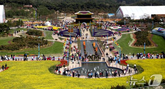 2009년 4월 24일부터 5월 20일까지 충남 태안군 안면도 꽃지해안공원 일원에서 개최한 2009안면도국제꽃박람회 전시 모습(박람회 사무국 제공. 재판매 및 DB금지)2026.1.15/뉴스1