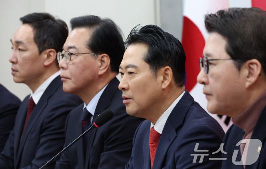 장동혁 국민의힘 대표가 15일 서울 여의도 국회에서 열린 최고위원회의에서 발언하고 있다. 2026.1.15/뉴스1 ⓒ News1 신웅수 기자