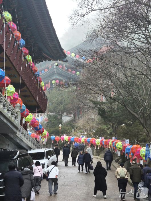 단양 구인사에 1만 5000여명의 신도들이 사찰을 찾았다./2026.1.16/뉴스1 손도언 기자