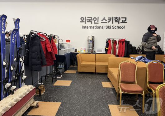 엘리시안 강촌의 외국인 스키학교 ⓒ News1 윤슬빈 관광전문기자