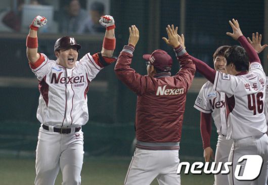 2013년 넥센 히어로즈 소속으로 포스트시즌에서 활약한 박병호(왼쪽). 뉴스1 DB ⓒ News1