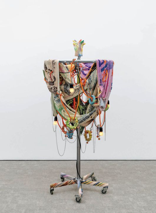 양혜규 Yang HaeGue b.1971, Towel Light Sculpture- Budget Pantomime of 600 Dollar, 700 Euro and 22000 Yen | 의류 선반, 캐스터, 전구, 케이블, 코드, 프린트 타월, 뜨개질 실, 스티로폼 핸드, 파피에 마셰, 수채, 바니시, 조개껍질, 스팽글 비즈, 알루미늄 반사판, 93×93×201(h)cm | 2012 (7000만 - 1.5억 원)