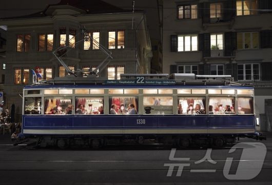 취리히 도심을 달리는 퐁뒤 트램(스위스관광청 제공)