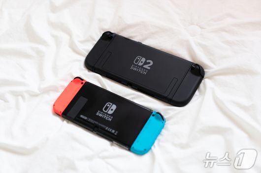 '닌텐도 스위치2'(위)와 '닌텐도 스위치'(아래) 2026.1.17/뉴스1 ⓒ News1 이기범 기자