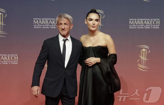 숀 펜, 발레리아 니코브 ⓒ AFP=뉴스1