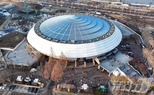 17일 오후 2025-2026 LG전자 프로농구 올스타전 전야제가 열린 서울 송파구 잠실실내체육관의 모습. 이번 올스타전은 지난 2015-2016시즌 이후 10년 만에 잠실실내체육관에서 열리는 경기로 잠실종합운동장 재개발로 철거가 예정된 잠실실내체육관에서 열리는 마지막 올스타전이 될 전망이다. 2026.1.17/뉴스1 ⓒ News1 김진환 기자