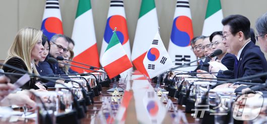 이재명 대통령과 조르자 멜로니 이탈리아 총리가 19일 청와대에서 확대회담을 하고 있다. 2026.1.19/뉴스1 ⓒ News1 이재명 기자