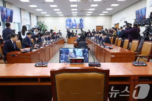19일 서울 여의도 국회에서 열린 재정경제기획위원회 전체회의에서 이혜훈 기획예산처 장관의 자리가 비어 있다. 2026.1.19/뉴스1 ⓒ News1 신웅수 기자