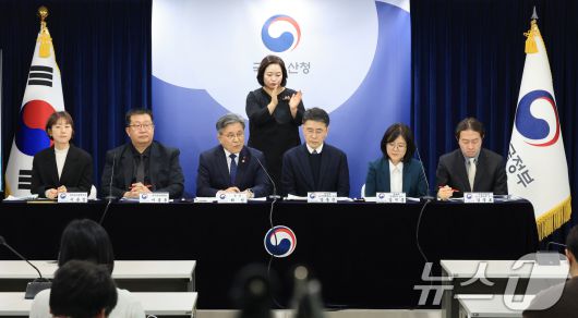 허민 국가유산청장이 19일 서울 종로구 정부서울청사에서 열린 종묘 앞 세운지구 개발사업에 대한 세계유산영향평가 언론간담회에서 발언을 하고 있다. 2026.1.19/뉴스1 ⓒ News1 임세영 기자