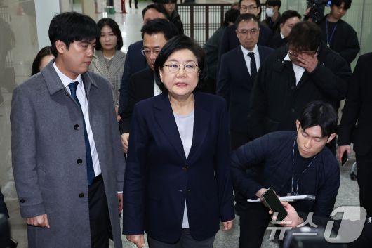 이혜훈 기획예산처 장관 후보자가 19일 서울 여의도 국회에서 취재진의 질의에 답변한 후 대기실로 향하고 있다. 2026.1.19/뉴스1 ⓒ News1 신웅수 기자