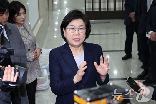 인사청문회 출석을 위해 서울 여의도 국회를 찾은 이혜훈 기획예산처 장관 후보자가 19일 입장을 밝히고 있다. 2026.1.19/뉴스1 ⓒ News1 신웅수 기자