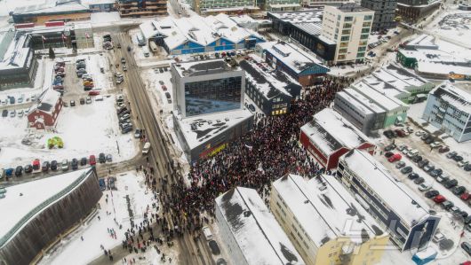 덴마크령 그린란드 수도 누크에서 시민들이 17일 거리로 나와 미국의 병합 시도에 반대하는 시위를 벌이고 있다. 2026.1.17 ⓒ AFP=뉴스1 ⓒ News1 강민경 기자