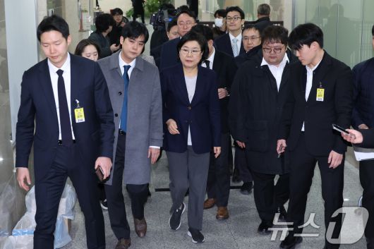 이혜훈 기획예산처 장관 후보자가 19일 서울 여의도 국회에서 자신의 인사청문회 출석 대기를 위해 대기실로 향하고 있다. 2026.1.19/뉴스1 ⓒ News1 신웅수 기자