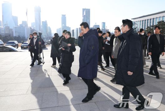 단식 농성 중인 장동혁 국민의힘 대표가 20일 서울 여의도 국회에서 산책을 하고 있다. 2026.1.20/뉴스1 ⓒ News1 신웅수 기자