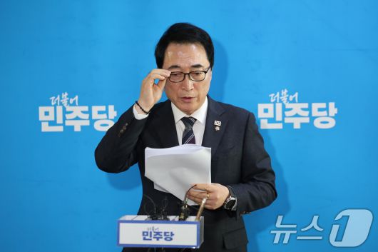 박수현 더불어민주당 수석대변인이 19일 서울 여의도 국회에서 당무위원회 결과에 대해 설명하고 있다. 2026.1.19/뉴스1 ⓒ News1 이승배 기자