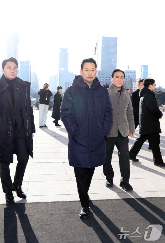 단식 농성 중인 장동혁 국민의힘 대표가 20일 서울 여의도 국회에서 산책을 하고 있다. 2026.1.20/뉴스1 ⓒ News1 신웅수 기자