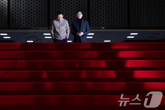 더불어민주당의 통일교 및 공천뇌물 특검 수용을 촉구하며 6일째 단식을 이어가고 있는 장동혁 국민의힘 대표가 20일 서울 여의도 국회 로텐더홀을 거닐고 있다. 2026.1.20/뉴스1 ⓒ News1 이승배 기자