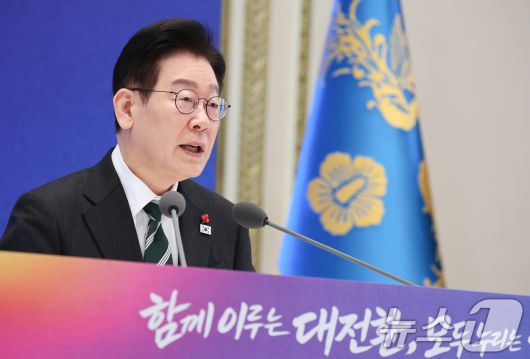 이재명 대통령이 21일 청와대 영빈관에서 열린 신년 기자회견에서 취재진 질문에 답변하고 있다. 2026.1.21/뉴스1 ⓒ News1 이재명 기자