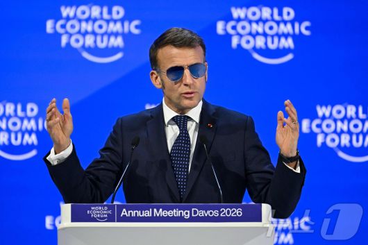 에마뉘엘 마크롱 프랑스 대통령이 20일(현지시간) 스위스 다보스에서 열린 세계경제포럼(WEF)에서 연설하고 있다. 2026.1.20 ⓒ AFP=뉴스1 ⓒ News1 김경민 기자