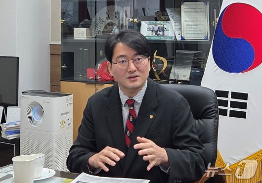 손성일 경기도수의사회 회장 당선인이 9일 성남 수의과학회관에서 기자들과 간담회를 하고 있다. ⓒ 뉴스1