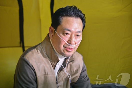 이준석 개혁신당 대표가 21일 오전 국회 로텐더홀에서 단식 7일차인 장동혁 국민의힘 대표를 방문하고 있다. (공동취재) 2026.1.21/뉴스1 ⓒ News1 신웅수 기자