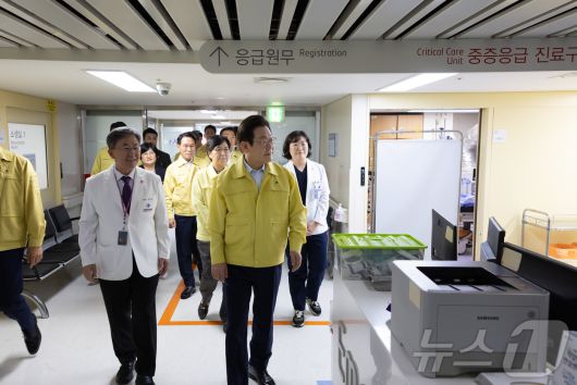 이재명 대통령이 서울 중구 국립중앙의료원을 찾아 응급의료 현장점검을 하고 있다. (대통령실 제공. 재판매 및 DB 금지) /뉴스1 ⓒ News1 이재명 기자