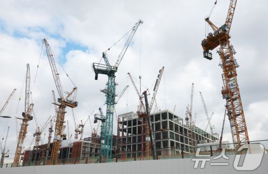 경기도 용인시 처인구 원삼면 용인반도체클러스터 일반산업단지 공사현장에서 분주하게 공사가 진행되고 있다. (공동취재) 2026.1.9/뉴스1 ⓒ News1 김영운 기자