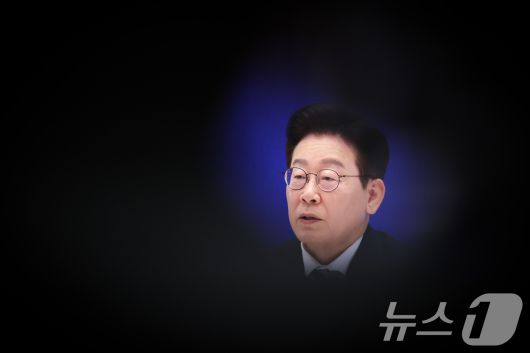 이재명 대통령이 21일 청와대 영빈관에서 열린 신년 기자회견에서 취재진 질문에 답변하고 있다. 2026.1.21/뉴스1 ⓒ News1 이재명 기자