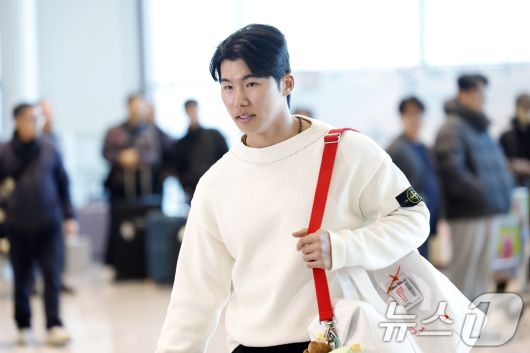 메이저리그(MLB) LA 다저스에서 뛰는 김혜성이 21일 오후 인천국제공항 2터미널에 도착하고 있다. 빅리그 데뷔 첫해부터 월드시리즈 우승을 경험한 김혜성은 지난해 71경기에 출전해 0.280의 타율과 3홈런 17타점 13도루 등을 기록했다. 2026.1.21/뉴스1 ⓒ News1 박정호 기자