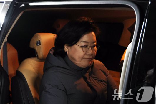 이혜훈 기획예산처 장관 후보자가 지난 20일 오후 서울 중구 예금보험공사에 마련된 인사청문회 준비 사무실에서 점심시간을 이용해 외부로 이동하고 있다. 2026.1.20/뉴스1 ⓒ News1 김명섭 기자