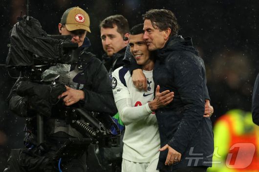 토트넘 홋스퍼가 21일(한국시간) 영국 런던에서 열린 2025-26 UEFA 챔피언스리그 리그 페이즈 7차전에서 보루시아 도르트문트에 2-0으로 이겼다. ⓒ AFP=뉴스1