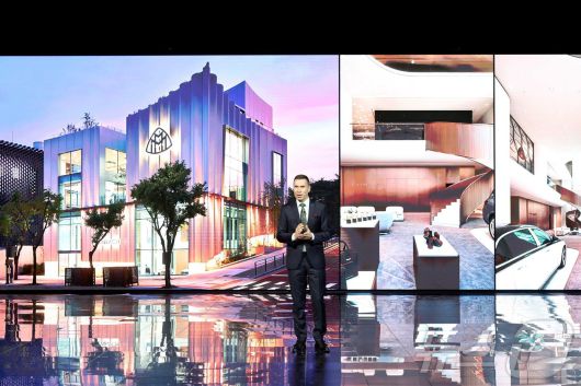 메르세데스-벤츠 코리아 마티아스 바이틀 대표이사가 지난해 11월14일 인천 파라다이스시티에서 진행된 '메르세데스-벤츠 미래 전략 간담회'에서 마이바흐 브랜드센터 서울에 대해 발표하고 있다. (메르세데스-벤츠 코리아 제공. 재판매 및 DB 금지) 2025.11.14/뉴스1