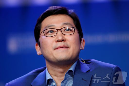 김범석 쿠팡 의장. 사진은 지난 2019년 4월 미국 캘리포니아주 베버리힐스 밀켄 연구소에서 열린 제22회 연례 글로벌 컨퍼런스에 참석서 연설하는 모습이다. ⓒ 로이터=뉴스1 ⓒ News1 포토공용 기자