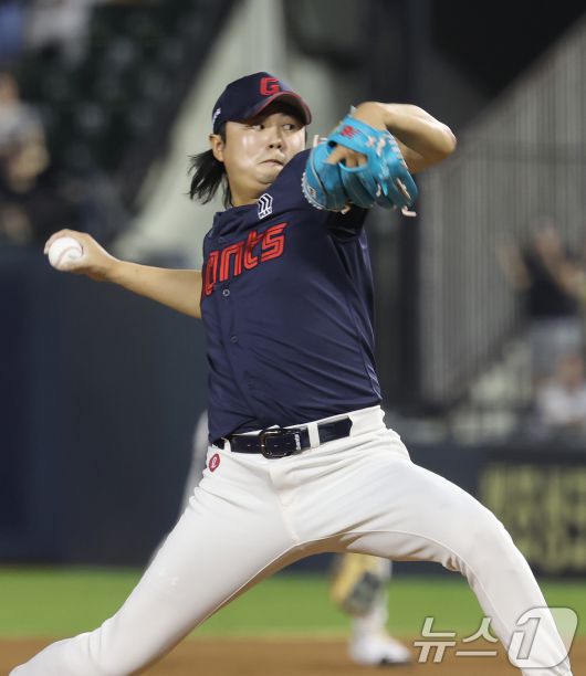 롯데 자이언츠 투수 정철원. 뉴스1 DB ⓒ News1 장수영 기자