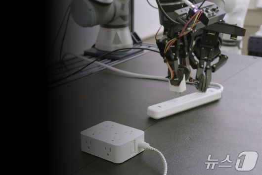 마이크로소프트 리서치 최신 로보틱스 모델 로-알파(Rho-alpha) 공개(마이크로소프트 제공)