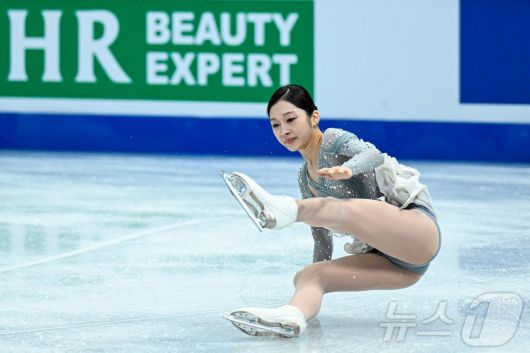피겨스케이팅 신지아는 22일 중국 베이징에서 열린 2026 ISU 사대륙선수권대회 여자 싱글 쇼트프로그램에서 두 차례 넘어지며 14위에 머물렀다. ⓒ AFP=뉴스1